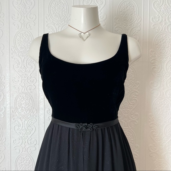 Vintage Valentino Night Silk & Velvet Hand Beaded Dress - Picture 6 of 15